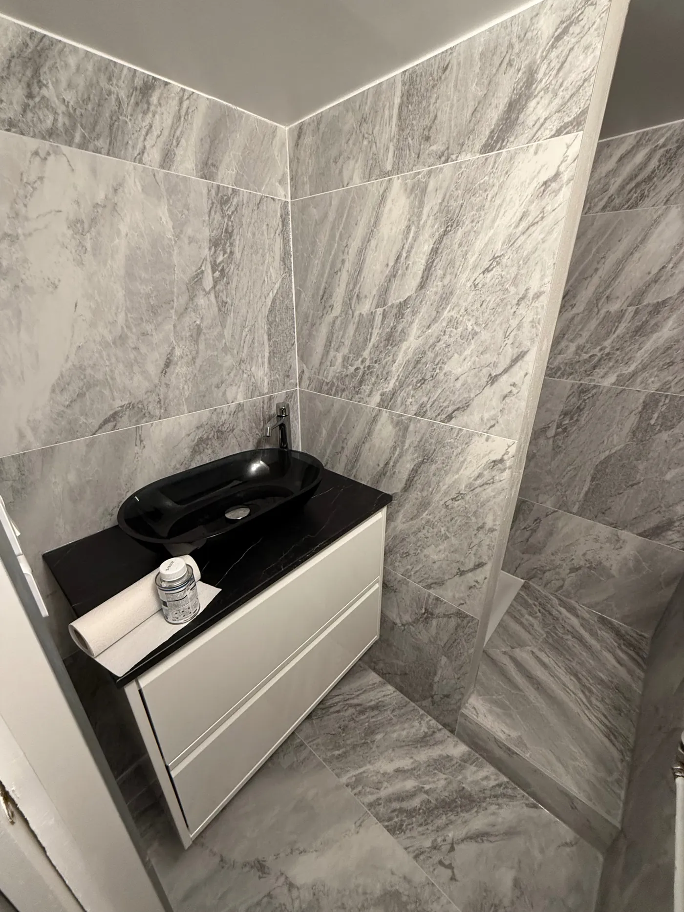 Meuble vasque raccordé lors d’une rénovation sanitaire